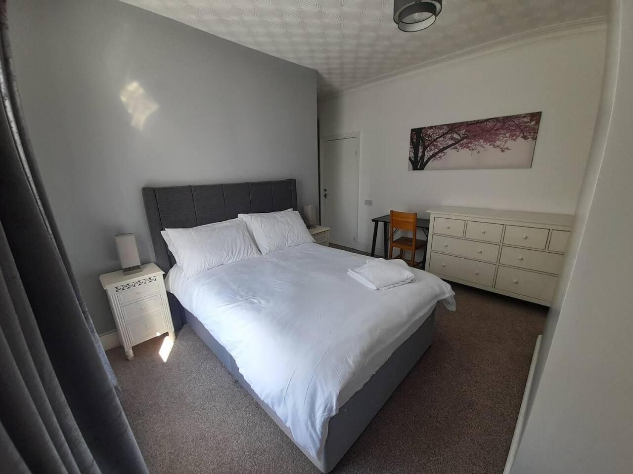 Stylish 4 Bed House - 15 Min To Centre Holiday home Manchester